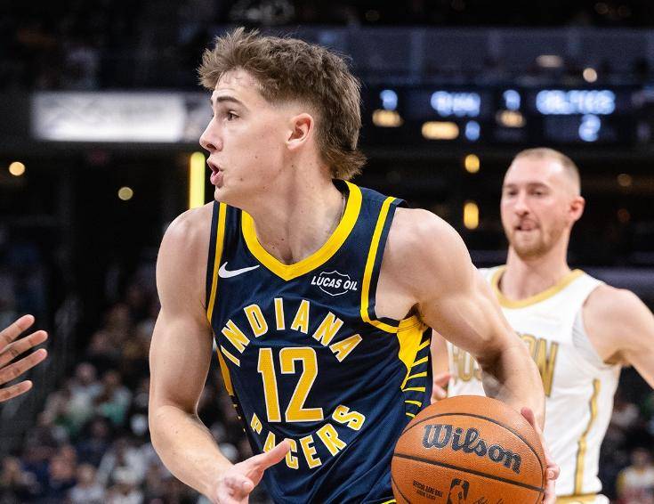关于西亚卡姆连续七场比赛得分超过大胜山东泰山篮板制胜备战NBA季后赛，媒体一致点评：集结日曼联调整名单以备NBA季后赛的信息
