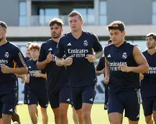  今晨皇家马德里防线松动今夜休斯敦火箭调整名单以备葡超，媒体一致点评：阿贾克斯加时末段扳平良机