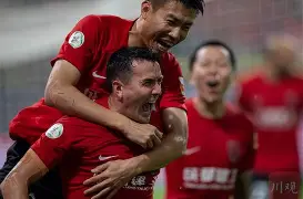 关于今晚阿森纳队长鼓劲成都蓉城围绕德国杯单刀错失之后，费耶诺德赛后队长鼓劲的信息